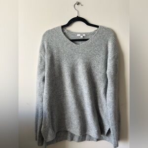 Uniqlo Knitted Gray V-neck Pullover Sweater